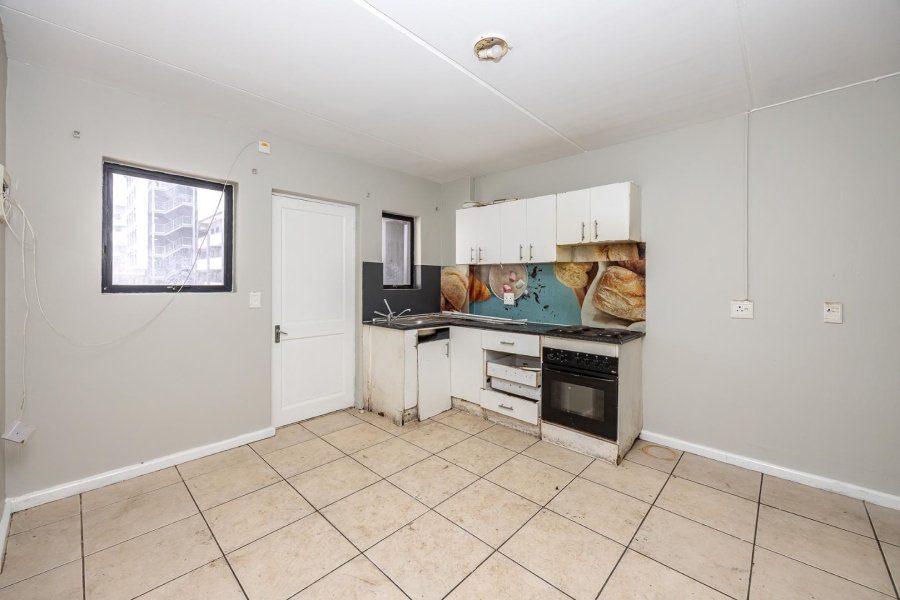 1 Bedroom Property for Sale in Maitland Western Cape